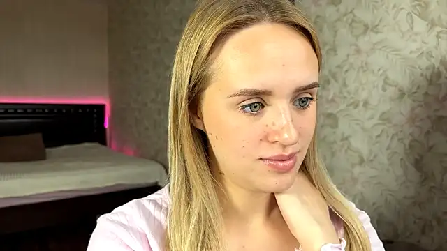 ElisabetLorney online show from 10-13-25, 08:36