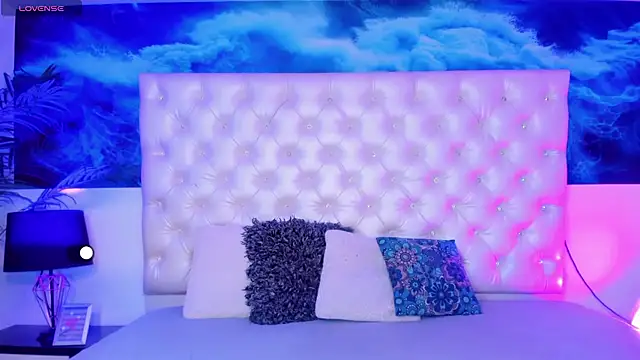 Honey Moontsts online show from 05-28-26, 12:02