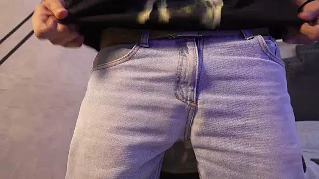 liaamsmiith  online show from 11-24-25, 12:49