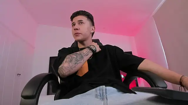 liaamsmiith  online show from 12-03-25, 12:03