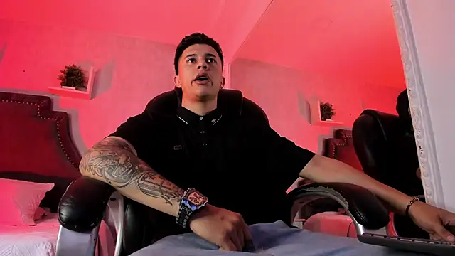 liaamsmiith  online show from 02-09-26, 12:42