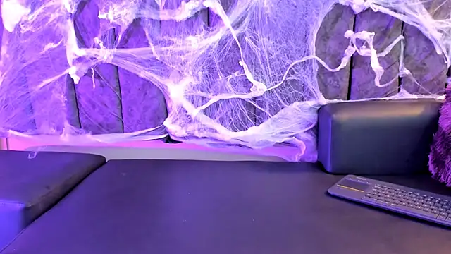 Snapshot of Rowan_Mills chatting on 10-08-25, 08:17 Rowan Mills online show from 10-08-25, 08:17