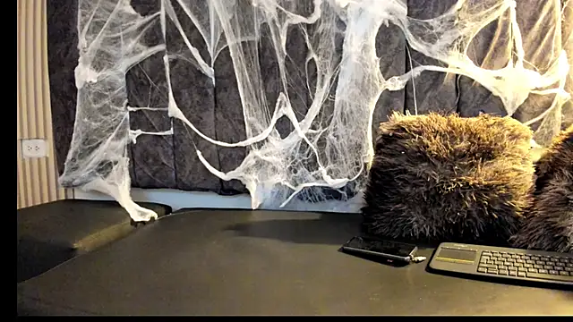 Snapshot of Rowan_Mills chatting on 10-15-25, 08:31 Rowan Mills online show from 10-15-25, 08:31