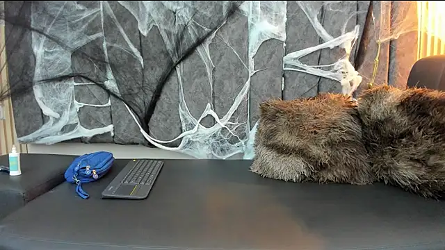 Snapshot of Rowan_Mills chatting on 10-29-25, 08:54 Rowan Mills online show from 10-29-25, 08:54