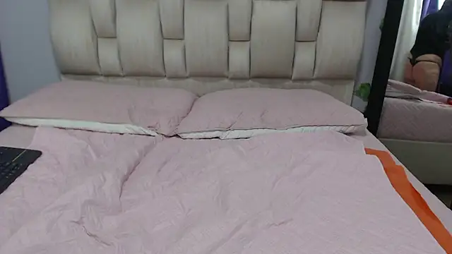 NoelleHartley online show from 09-11-25, 12:38