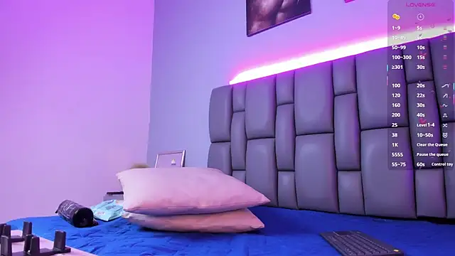 Niicolle Evanss online show from 09-30-25, 08:03