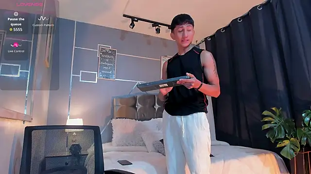 oliver mr  online show from 11-27-25, 08:22