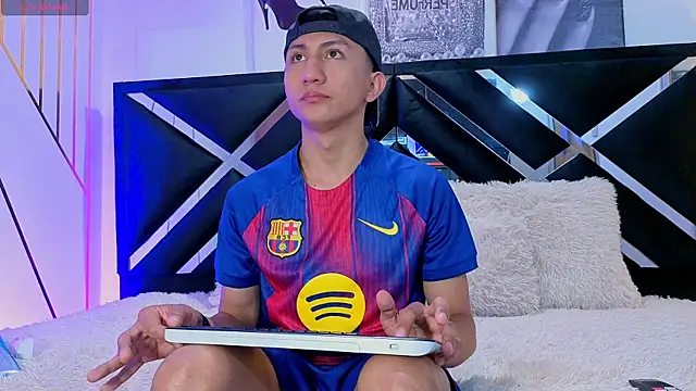 oliver mr  online show from 04-11-26, 08:13