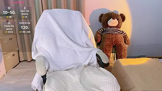 Snapshot of MoLi0066 chatting on 09-16-25, 01:23 MoLi0066 online show from 09-16-25, 01:23