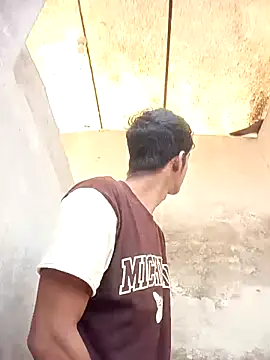 Snapshot of monster_33 chatting on 11-08-25, 04:56 monster 33 online show from 11-08-25, 04:56