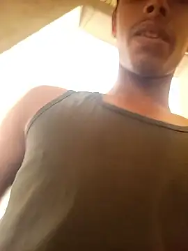 Snapshot of monster_33 chatting on 11-11-25, 03:28 monster 33 online show from 11-11-25, 03:28