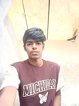 Snapshot of monster_33 chatting on 11-24-25, 03:39 monster 33 online show from 11-24-25, 03:39