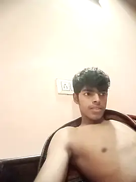 Snapshot of monster_33 chatting on 11-25-25, 04:56 monster 33 online show from 11-25-25, 04:56