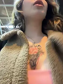 Snapshot of Mimiumuy chatting on 12-19-25, 05:20 Mimiumuy online show from 12-19-25, 05:20