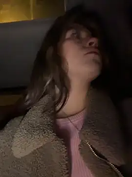 Snapshot of Mimiumuy chatting on 12-21-25, 02:24 Mimiumuy online show from 12-21-25, 02:24