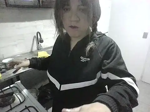 Snapshot of Isisflame chatting on 10-25-25, 01:35 Isisflame online show from 10-25-25, 01:35