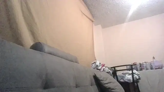 Snapshot of Isisflame chatting on 11-12-25, 01:17 Isisflame online show from 11-12-25, 01:17