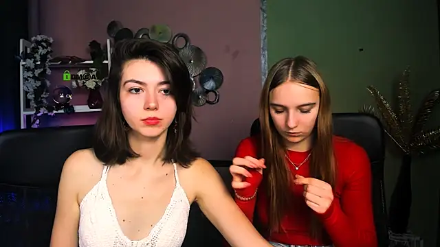 Snapshot of keylas_moan chatting on 11-25-25, 01:44 keylas moan online show from 11-25-25, 01:44