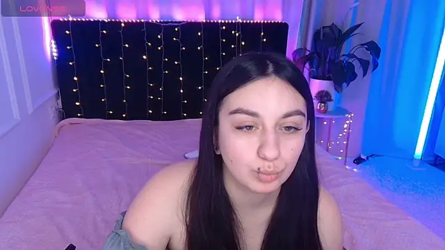 Lola Sparks online show from 11-28-25, 06:27