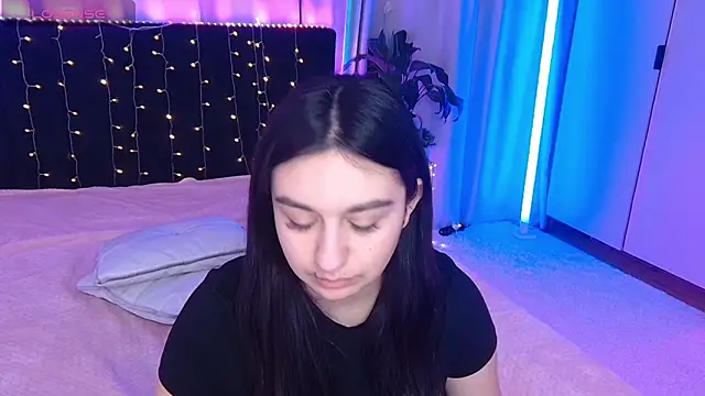 Lola Sparks online show from 11-29-25, 06:38