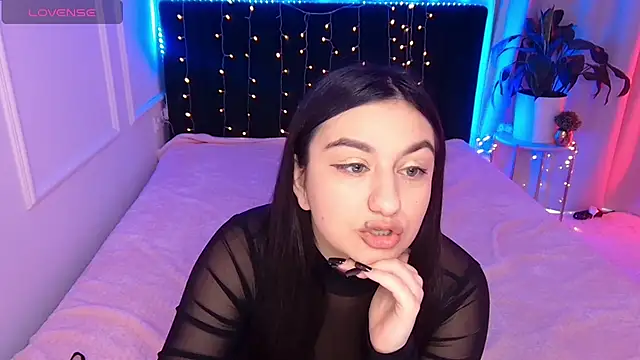 Lola Sparks online show from 12-18-25, 09:15