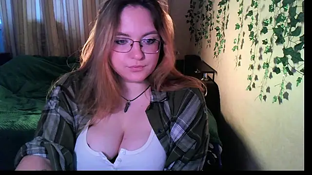 Snapshot of ZayaRush chatting on 09-30-25, 10:42 ZayaRush online show from 09-30-25, 10:42