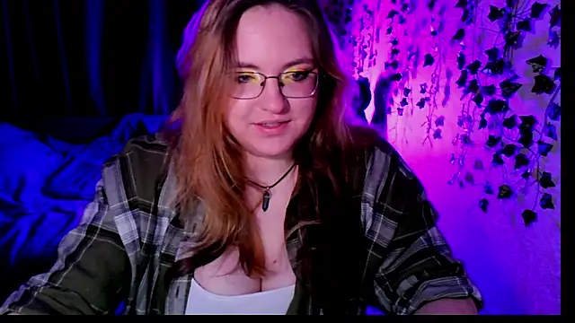 Snapshot of ZayaRush chatting on 10-24-25, 10:00 ZayaRush online show from 10-24-25, 10:00