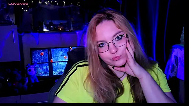 Snapshot of ZayaRush chatting on 11-10-25, 12:48 ZayaRush online show from 11-10-25, 12:48