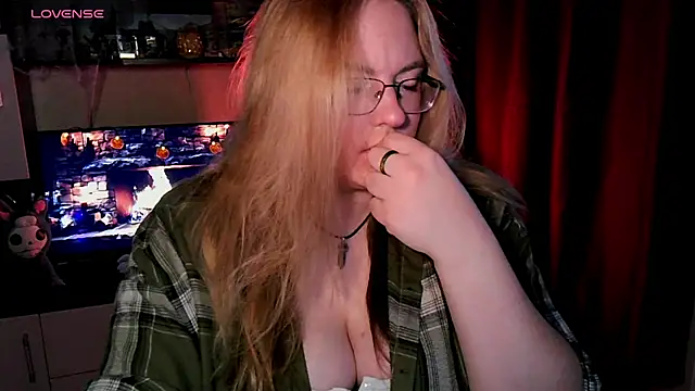 Snapshot of ZayaRush chatting on 11-14-25, 10:14 ZayaRush online show from 11-14-25, 10:14