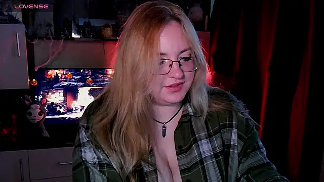 Snapshot of ZayaRush chatting on 11-15-25, 07:49 ZayaRush online show from 11-15-25, 07:49