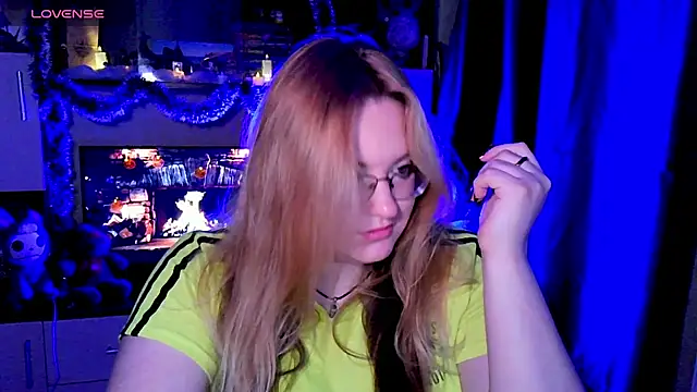 Snapshot of ZayaRush chatting on 11-22-25, 10:25 ZayaRush online show from 11-22-25, 10:25