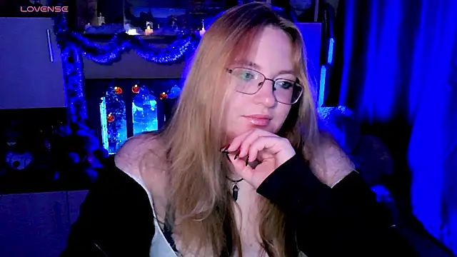 Snapshot of ZayaRush chatting on 11-24-25, 12:27 ZayaRush online show from 11-24-25, 12:27