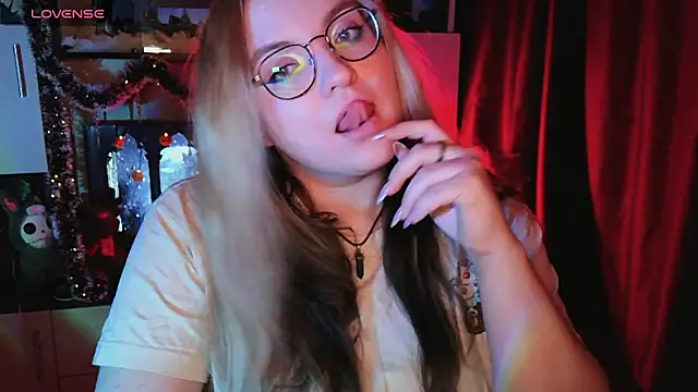 Snapshot of ZayaRush chatting on 12-15-25, 01:59 ZayaRush online show from 12-15-25, 01:59