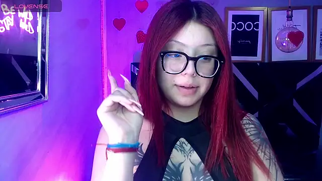 Snapshot of Red_Bunny_v chatting on 05-26-26, 01:18 Red Bunny v online show from 05-26-26, 01:18