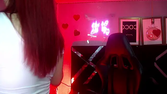 Snapshot of Red_Bunny_v chatting on 05-28-26, 01:08 Red Bunny v online show from 05-28-26, 01:08