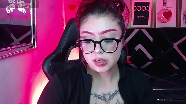 Snapshot of Red_Bunny_v chatting on 05-31-26, 03:30 Red Bunny v online show from 05-31-26, 03:30