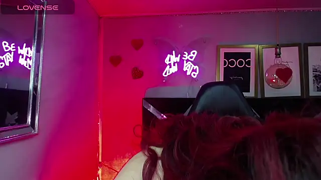 Snapshot of Red_Bunny_v chatting on 06-04-26, 01:17 Red Bunny v online show from 06-04-26, 01:17