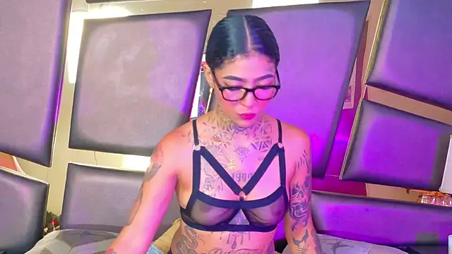 EmilieLake online show from 11-15-25, 08:27