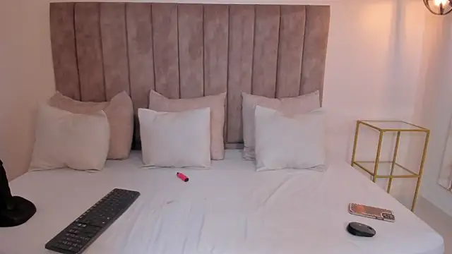 amber colliiins online show from 11-24-25, 05:23