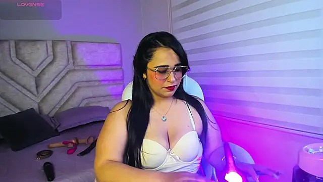 Snapshot of _adahara_queen chatting on 09-18-25, 04:14 adahara queen online show from 09-18-25, 04:14