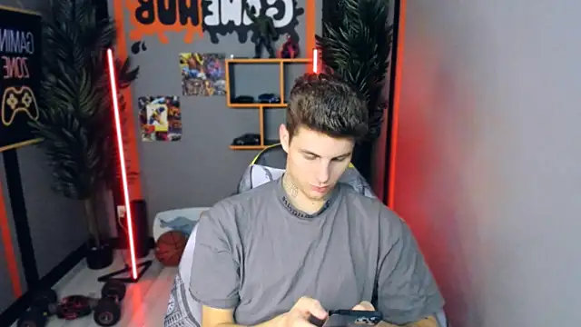 Snapshot of JackWolw chatting on 10-01-25, 11:38 JackWolw online show from 10-01-25, 11:38