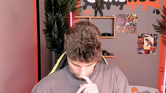 Snapshot of JackWolw chatting on 10-25-25, 09:39 JackWolw online show from 10-25-25, 09:39