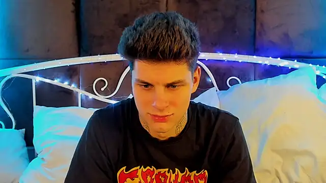 Snapshot of JackWolw chatting on 01-06-26, 04:27 JackWolw online show from 01-06-26, 04:27