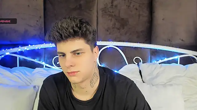 Snapshot of JackWolw chatting on 01-08-26, 04:48 JackWolw online show from 01-08-26, 04:48