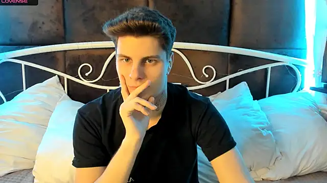 Snapshot of JackWolw chatting on 01-11-26, 04:28 JackWolw online show from 01-11-26, 04:28