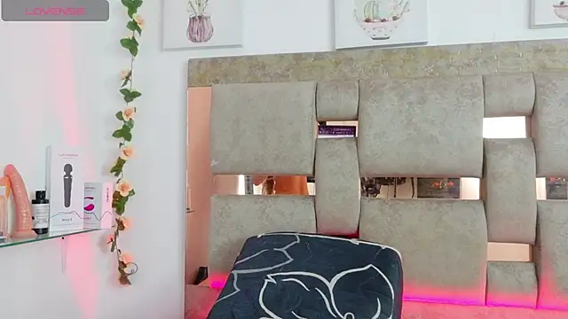 Natasha-Adams online show from 12-21-25, 09:33