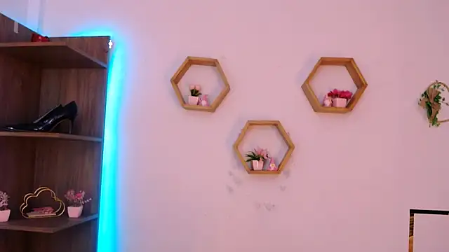 AuroraHans1 online show from 03-01-26, 12:34