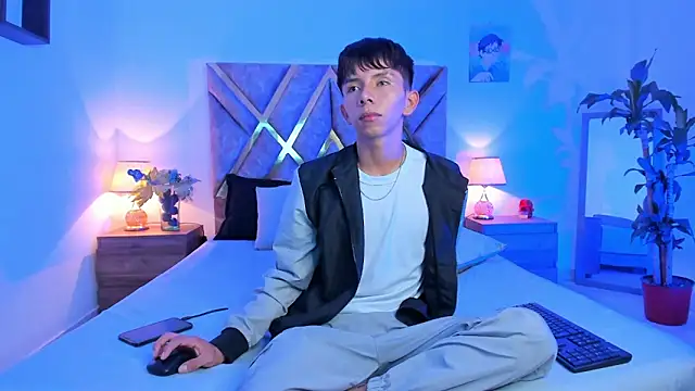 Hyunjin Son online show from 10-17-25, 11:18