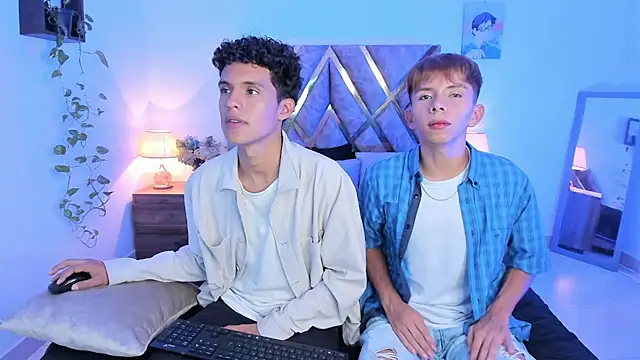 Hyunjin Son online show from 10-30-25, 02:24