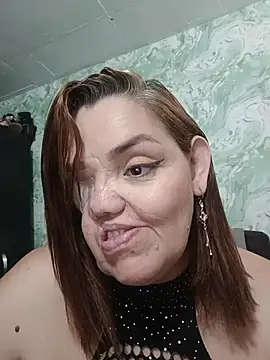 Snapshot of MayaLuna1 chatting on 10-26-25, 05:30 MayaLuna1 online show from 10-26-25, 05:30